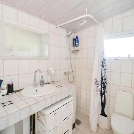 Three Bedroom Holiday In Vaggerlose * Bøtø By